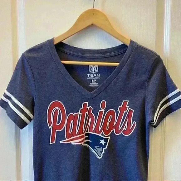 NFL New  England Patriots T-Shirt Short Sleeve V Neck Blue Red Small - Picture 7 of 16